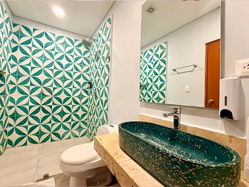 alojamiento para dos personas en bocagrande cartagena con baño privado