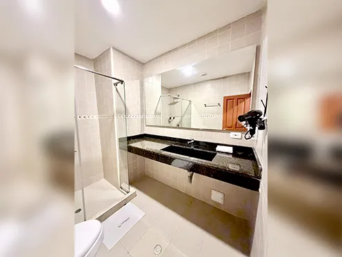 habitacion en bocagrande cartagena para tres personas con baño privado